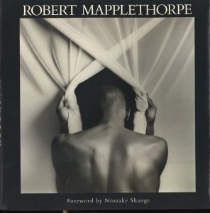 ROBERT MAPPLETHORPE　BLACK BOOK／写真：ロバート・メープルソープ　文：ヌトザケ・シャンゲ（ROBERT MAPPLETHORPE　BLACK BOOK／Photo: Robert Mapplethorpe　Text: Ntozake Shange)のサムネール