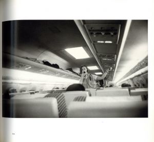 「ARRIVALS & DEPARTURES: THE AIRPORT PICTURES OF GARRY WINOGRAND / Photo: Garry Winogrand　Edit: Alex Harris, Lee Friedlander」画像1
