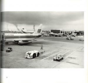 「ARRIVALS & DEPARTURES: THE AIRPORT PICTURES OF GARRY WINOGRAND / Photo: Garry Winogrand　Edit: Alex Harris, Lee Friedlander」画像9