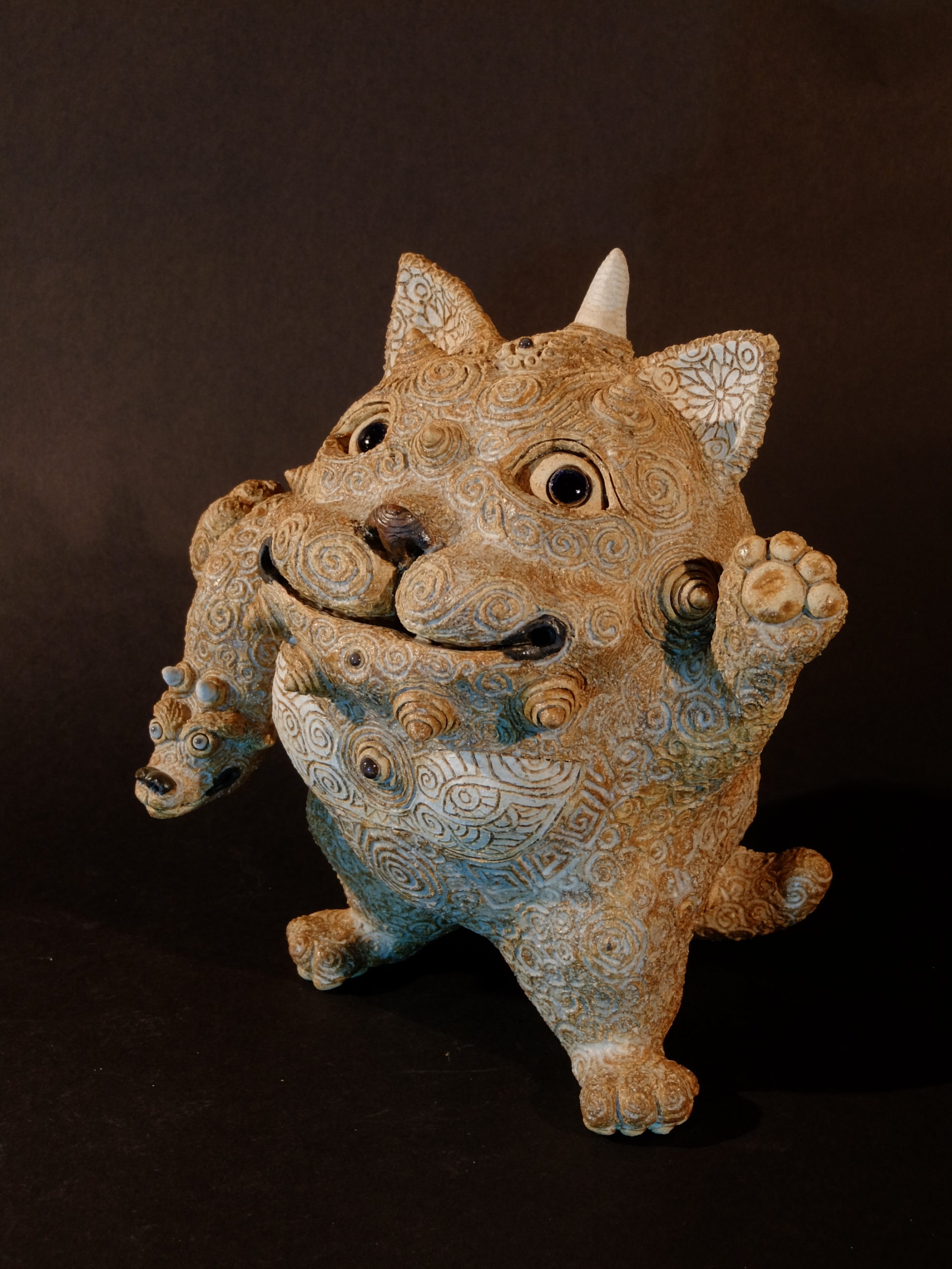 【37】「龍神抱猫神」¥264,000　2023年/ユニーク/サイン入/H225 x W230 x D190 (mm)