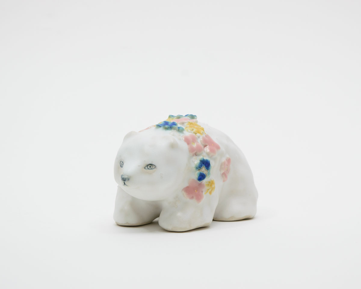 【47】「花熊」¥33,000　2023年/ユニーク/サイン入/H75 x W85 x D145 (mm)