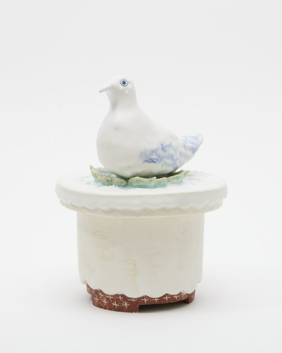 【42】「喜器 花鳥」¥88,000　2023年/ユニーク/サイン入/H205 x W160 x D160 (mm)