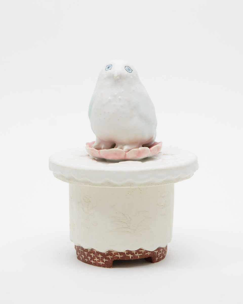 【44】「喜器 花鳥」¥88,000　2023年/ユニーク/サイン入/H215 x W160 x D160 (mm)
