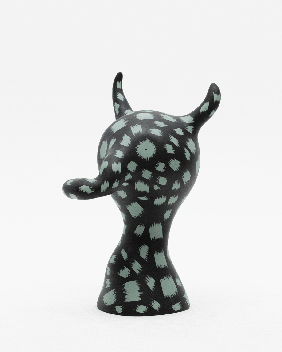 【16】「Untitled」¥495,000　2023年/ユニーク/サイン入/H275 x W140 x D180 (mm)