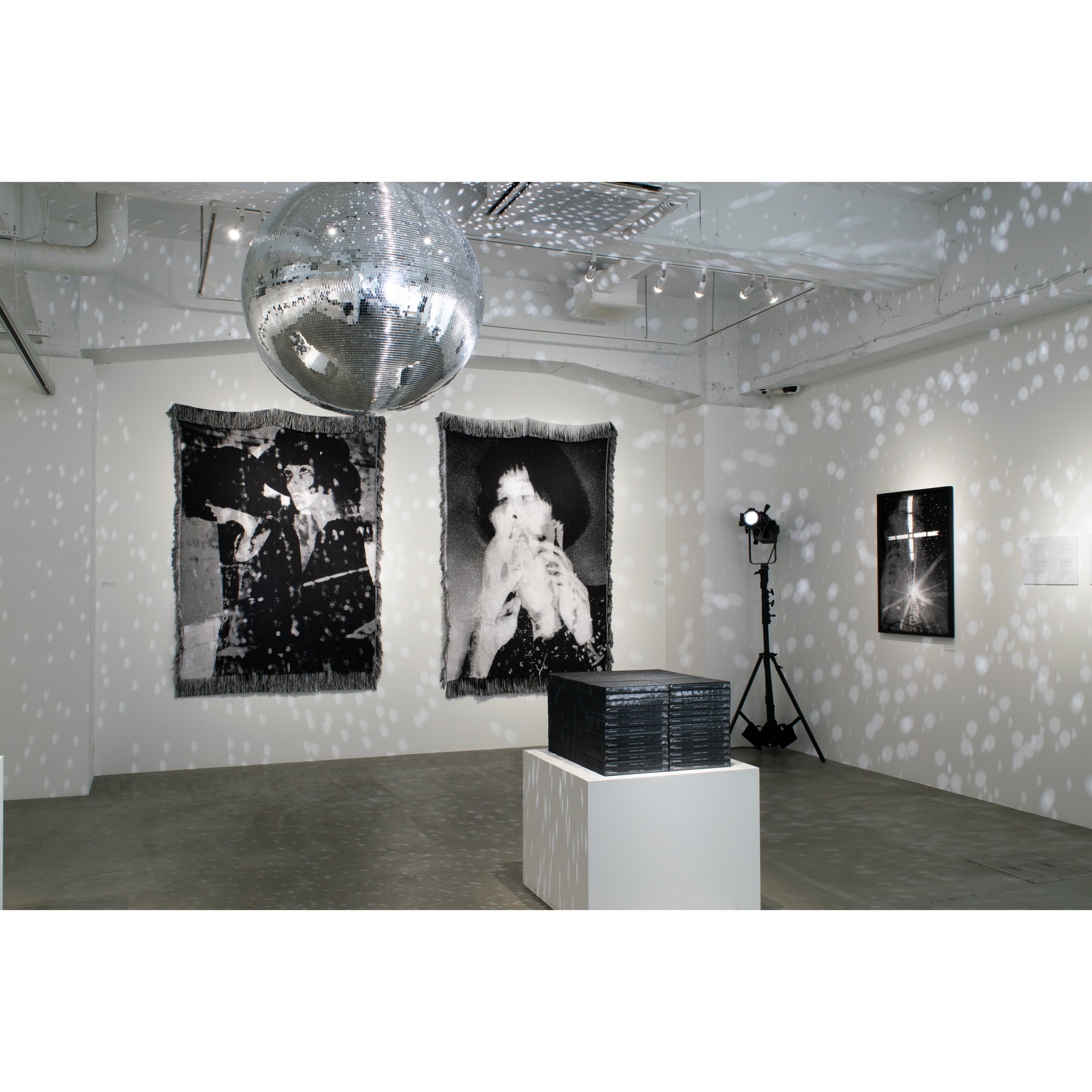中藤毅彦×SUGARHILL 『MIRRORBALL』出版記念展は会期を終了致しました。