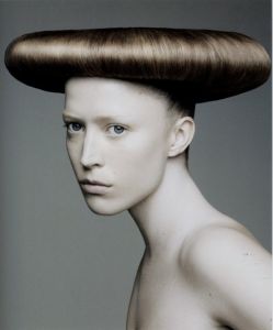 「HAIR / Photo: David Sims Hair: Guido Palau」画像1