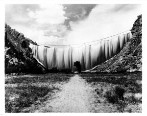 「 Christo & Jeanne-Claude (クリスト & ジャンヌ・クロード)　Vallley Curtain 」のサムネール