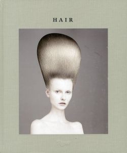 ／写真：デイビッド・シムズ　監修：グイド・パラウ（HAIR／Photo: David Sims Hair: Guido Palau)のサムネール