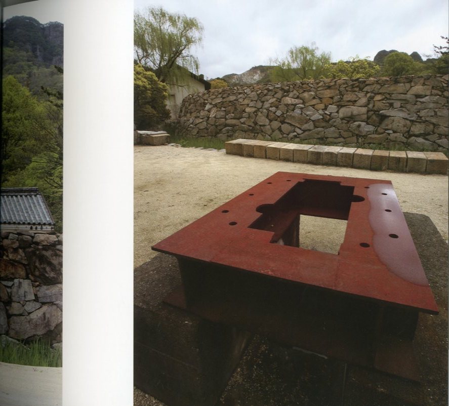 イサム・ノグチ庭園美術館 / 監修:三宅一生 写真:篠山紀信 イサム・ノグチ庭園美術館 / 監修:三宅一生 写真:篠山紀信