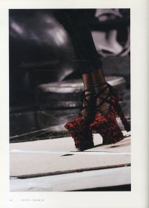 「Alexander McQueen / Edit: Claire Wilcox」画像3