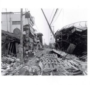 「Kobe 1995: The Earthquake Revisited / 写真：宮本隆司　序文：多木浩二」画像3