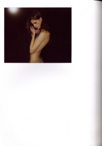 「100 Girls on Polaroid / Alexander Gnädinger」画像1