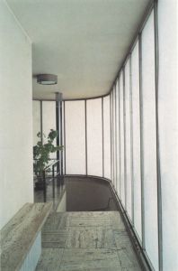 「MIES VAN DER ROHE / 著：上田義彦　装丁：原研哉・中村晋平」画像4