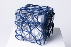 Crystal Cube (blue) / Hajime Kinoko