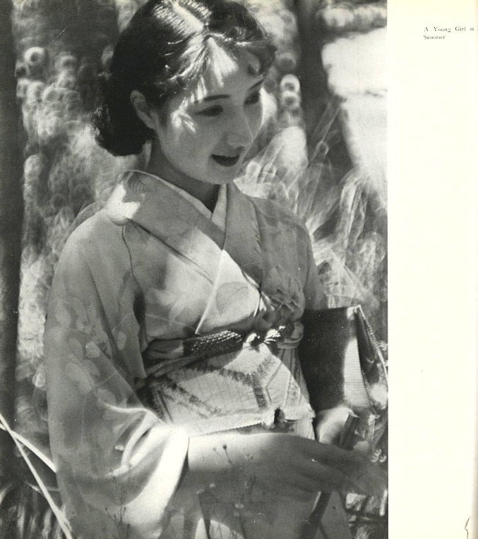 JAPAN THROUGH A LEICA / 著：木村伊兵衛 デザイン：原弘