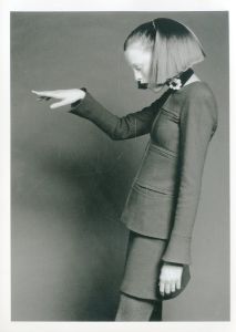 「CHANEL Automne - Hiver 1997 / Edit: CHANEL 　Photo: Karl Lagerfeld」画像3