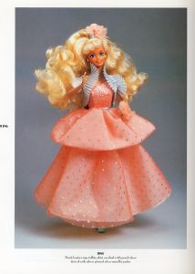 「Barbie What a Doll! / 著：ローラ・ジェイコブス　編：エイミー・ハンディ」画像2