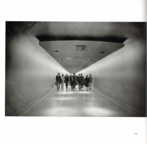 「ARRIVALS & DEPARTURES: THE AIRPORT PICTURES OF GARRY WINOGRAND / Photo: Garry Winogrand　Edit: Alex Harris,Lee Friedlander」画像4