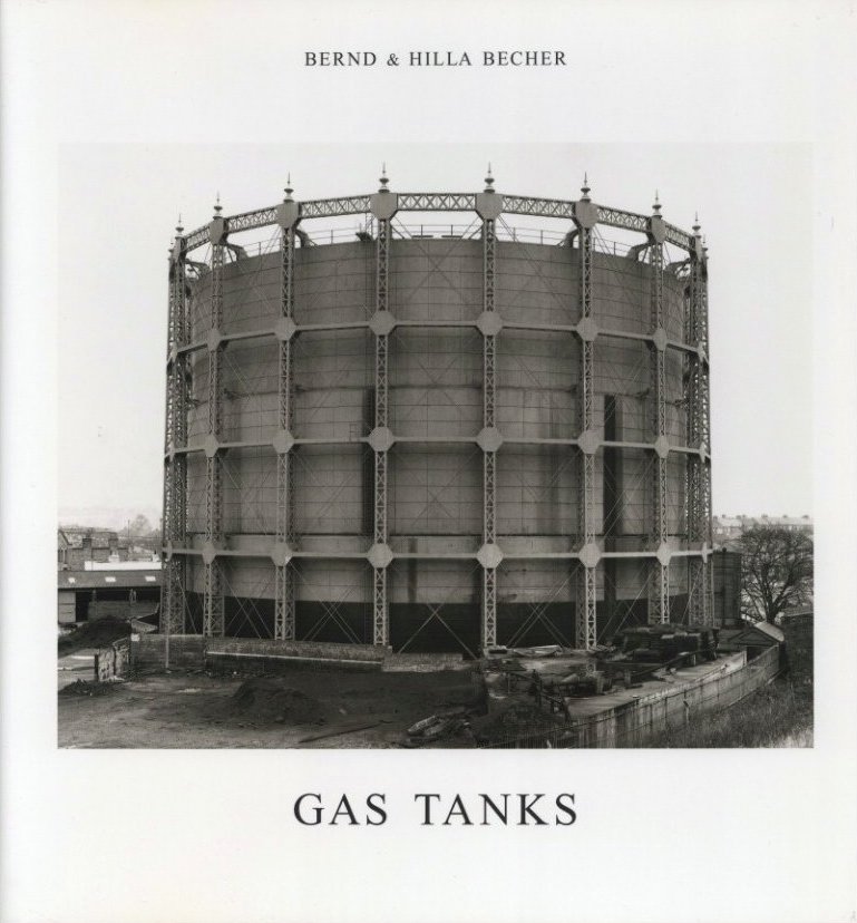 「GAS TANKS / Bernd & Hilla Becher」メイン画像