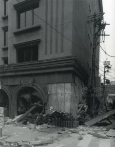 「KOBE 1995 After the Earthquake / 写真：宮本隆司 　文：鈴木明」画像5