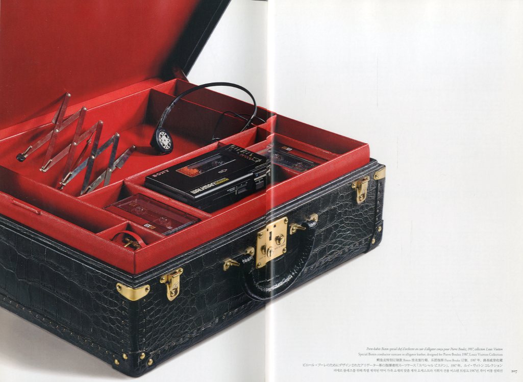 VOLEZ, VOGUEZ, VOYAGEZ - LOUIS VUITTON ALBUM - Books and Stationery