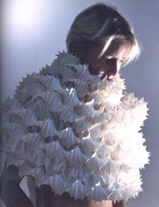 「fashioning fabrics  contemporary textiles in fashion / Edit: Sandy Black」画像2