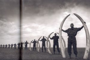 「ACROSS THE RAVAGED LAND / Photo, Text: Nick Brandt」画像3