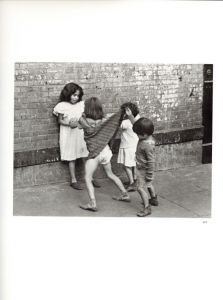 「A Way of Seeing / Photo: Helen Levitt　Text: James Agee」画像6
