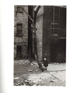 「A Way of Seeing / Photo: Helen Levitt　Text: James Agee」画像1