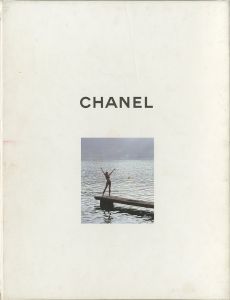 CHANEL　CRUISE COLLECTION 1994-1995／写真：カール・ラガーフェルド（CHANEL　CRUISE COLLECTION 1994-1995／Photo: Karl Lagerfeld)のサムネール