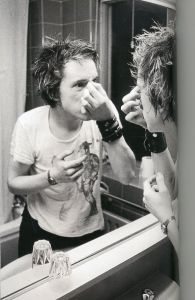 「Dennis Morris : The Bollocks      A Photo Essay of the Sex Pistols」画像2