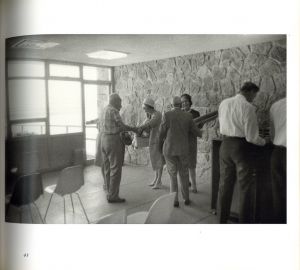 「ARRIVALS & DEPARTURES: THE AIRPORT PICTURES OF GARRY WINOGRAND / Photo: Garry Winogrand　Edit: Alex Harris, Lee Friedlander」画像4