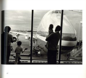 「ARRIVALS & DEPARTURES: THE AIRPORT PICTURES OF GARRY WINOGRAND / Photo: Garry Winogrand　Edit: Alex Harris, Lee Friedlander」画像6