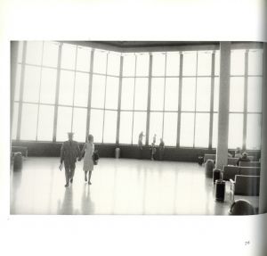 「ARRIVALS & DEPARTURES: THE AIRPORT PICTURES OF GARRY WINOGRAND / Photo: Garry Winogrand　Edit: Alex Harris, Lee Friedlander」画像11