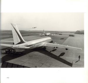 「ARRIVALS & DEPARTURES: THE AIRPORT PICTURES OF GARRY WINOGRAND / Photo: Garry Winogrand　Edit: Alex Harris, Lee Friedlander」画像16