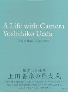 A Life with Camera／写真：上田義彦　文：ハンス・ウルリッヒ・オブリスト　編：上田義彦、菅付雅信、中島英樹（A Life with Camera／Photo: Yoshihiko Ueda　Text: Hans Ulrich Obrist　Edit: Yoshihiko Ueda, Masanobu Sugatsuke, Hideki Nakajima)のサムネール