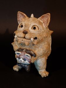 「小熊猫を抱えた猫神 / 田崎太郎」画像1