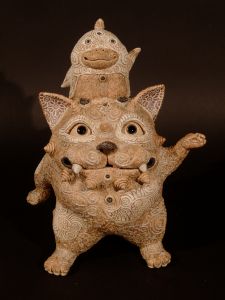 魔除シャーマンペンギンをのせた猫神／田崎太郎（Cat god carrying an exorcist shaman penguin／Taro Tasaki)のサムネール