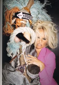 「GET A LIFE / Photo: Juergen Teller　Model: Vivienne Westwood, Pamela Anderson」画像2