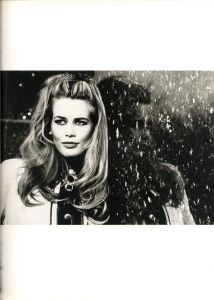 「Claudia Schiffer / Photo: Karl Lagerfeld」画像1