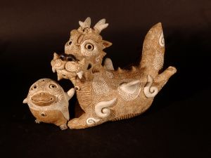 「龍神と戯れるシャーマンペンギン / 田崎太郎」画像1