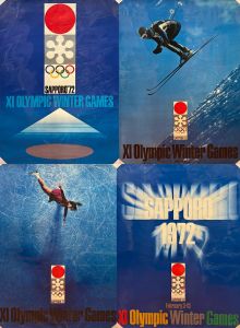 1972年 冬季札幌 オリンピックポスター 第一号〜第四号　全シート揃／第一号 デザイン：河野鷹思　第二号 デザイン：亀倉雄策　写真：藤川清　第三号 デザイン：亀倉雄策　写真：小川隆之　第四号 デザイン：細谷巖　写真：石川賢治／(1972 Sapporo Winter Olympics Posters No. 1–No. 4, Complete Set / No.1 Design: Takashi Kono No.2 Design: Yusaku Kamekura Photo: Kiyoshi Fujikawa No.3 Design: Yusaku Kamekura Photo: Takayuki Ogawa No.4 Design: Gan Hosoya Photo: Kenji Ishikawa)のサムネール