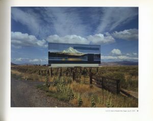 「Uncommon Places　The Complete Works / Photo: Stephen Shore　Design: Andrew Sloat　Essay: Stephan Schmidt-Wulffen　Conversation: Lynne Tillman」画像5