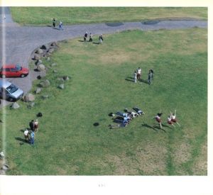 「In-between 7　松江泰治　イギリス、スロバキア / 写真・文：松江泰治　デザイン：中島英樹」画像2