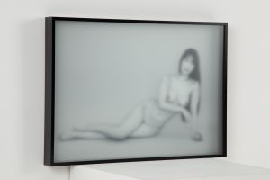 「Apple And Girl 2026 b/w / 内藤啓介」画像2