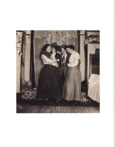 「Mauvais genre : Les travestis à travers un siècle de photographie amateur / Author: Isabelle Bonnet, Sébastien Lifshitz」画像4