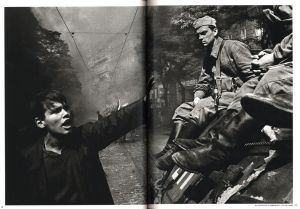 「ジョセフ・クーデルカ　プラハ侵攻　1968 / ジョセフ・クーデルカ」画像2